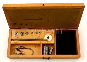 Precíziós súlykészlet, tartozékokkal, fa dobozban, hiányos