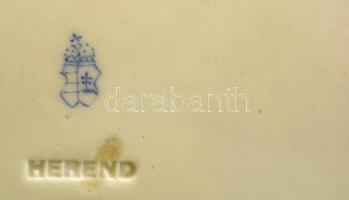 Herendi virágmintás háromszögletű tál, kézzel festett, jelzett (koronás), kopásnyomokkal, 25×24 cm