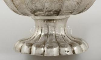 Ezüst (Ag.) talpas kalapált, poncolt, mesterjeggyel (SB), jelzett, nettó:438 g, m:11,5 cm, d:25 cm