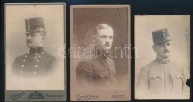 cca 1900 4 db nevesített katona keményhátú fotója 9x17 cm, 20x26 cm