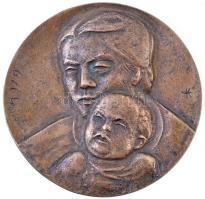 1979. "Anya kisgyermekével" Br plakett. Szign.:K (?) (83,5mm) T:2