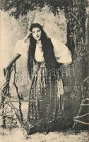 3 db RÉGI folklór képeslap, albán népviseletek, hölgyek / 3 pre-1945 folklore postcards, Albanian tr...
