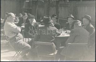 cca 1950 Kocsmai életkép, fotó, 9×14 cm