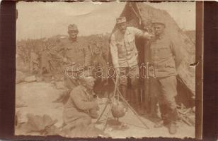 12 db RÉGI első világháborús katonai fotólap, K.u.K. katonák koccintás és főzés közben, csoportképek, lövészárok / 12 pre-1945 WWI military photo postcards, K.u.K. soldiers toasting and cooking, group photos, trenches