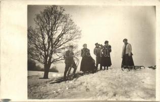 12 db RÉGI első világháborús katonai fotólap, K.u.K. katonák koccintás és főzés közben, csoportképek...