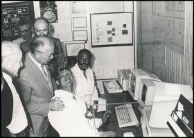 1986 Gorbacsov házaspár Budapesten (Csepeli Szerszámgépgyár) és Kecskeméten, 2 db vintage fotó, 23x17 cm