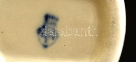 Egy doboznyi vegyes numizmatika, papír és fémpénz, emlékérmek, kitűzők, közte 1948. 10Ft Ag "Sz...