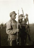 1918 Katonai fotónegatívok, Nagyvárad, Pünkösdfürdő feliratú tároló tasakban, 12 db vintage negatív,...