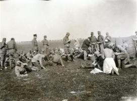 1918 Katonai fotónegatívok, Nagyvárad, Pünkösdfürdő feliratú tároló tasakban, 12 db vintage negatív,...