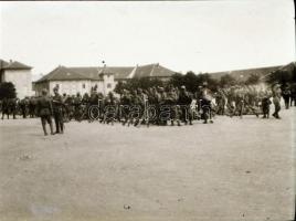 1918 Katonai fotónegatívok, Nagyvárad, Pünkösdfürdő feliratú tároló tasakban, 12 db vintage negatív,...