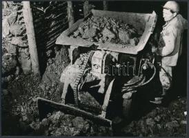 cca 1972 Bányákban készült fotók (Kincsesbánya, és Lencsehegy), 3 db vintage fénykép, 10x18 cm és 16...