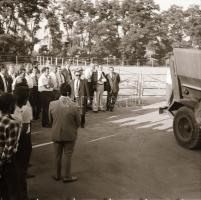 cca 1968 Állattartó csarnok építése az Agrokomplex tervezésében és kivitelezésében, 13 db vintage ne...