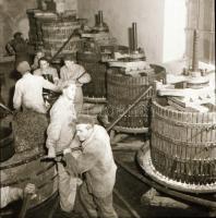 1962 Eger, szüreti képriport, 18 db vintage negatív felvétel Kotnyek Antal (1921-1990) fotóriporter ...