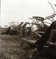 cca 1959 Túrkeve, gépállomás, 22 db vintage negatív felvétel Kotnyek Antal (1921-1990) fotóriporter ...