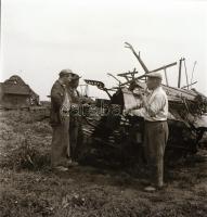 cca 1959 Túrkeve, gépállomás, 22 db vintage negatív felvétel Kotnyek Antal (1921-1990) fotóriporter ...