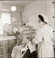 cca 1965 Kecskemét, Medgyesi László hagyatékából 13 db vintage negatív (városképek, utcai fotók, épü...