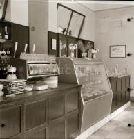 cca 1965 Kecskemét, Medgyesi László hagyatékából 13 db vintage negatív (városképek, utcai fotók, épü...