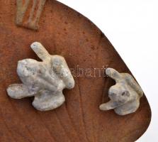 Békás leszúrható napóra, fém, rozsdás, m: 30 cm