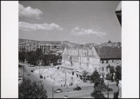 cca 1947 Budapest, látkép a Sztálin térről (később Engels tér), ahol már bontják az épületet a központi autóbusz pályaudvar tervezett helyén (1948-1949), vintage negatívról készült mai nagyítás 18x25 cm-es fotópapírra