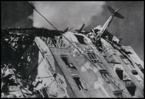 1945 Budapest, Lelőtt repülőgép egy Krisztina körúti lakóház felső szintjén, Fekete György (1904-1990) budapesti fényképész hagyatékában levő negatív (3,5x5 cm) + az erről készült mai nagyítás, 11x16 cm