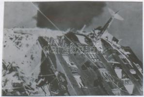 1945 Budapest, Lelőtt repülőgép egy Krisztina körúti lakóház felső szintjén, Fekete György (1904-199...