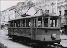 cca 1980 Kassa, a 104-es régi villamoskocsi, 2 db vintage negatívról készült mai nagyítás, 13x18 cm