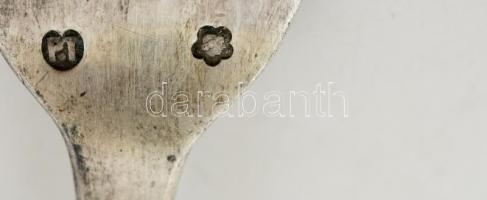 Ezüst (Ag.) szedő villa jelzett,  mesterjeggyel, nettó:50 g, h: 19,5 cm