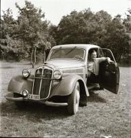 cca 1955 Régi autó, 2 db szabadon felhasználható vintage negatív D.K.W. autóról, 6x6 cm