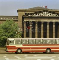 1971 Budapest, Ikarus autóbusz reklámfelvételei a város nevezetes pontjain, 4 db professzionális min...