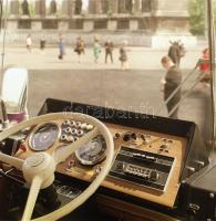 1971 Budapest, Ikarus autóbusz reklámfelvételei a város nevezetes pontjain, 4 db professzionális min...
