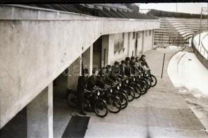 cca 1960 Budapest, a Csepel motor gyártásáról készült 2 db professzionális minőségű, szabadon felhas...