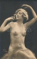 cca 1910-1920 Léo Paris: Lány gyöngyökkel, finoman erotikus fotó, 13,5x8,5 cm / cca 1910-1920 Léo Paris: Erotic photo, 13,5x8,5 cm