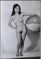 cca 1974 Három lány a strandról, 3 db szolidan erotikus fénykép, korabeli vintage negatívokról készü...