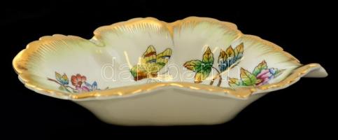 Herendi Viktória mintás leveles tálka, kézzel festett, jelzett, kopásnyomokkal, 15,5×8×4 cm