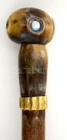 Díszes fa sétapálca, berakásokkal díszített szaru fejjel, h: 82 cm