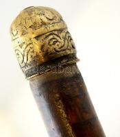 Díszes fa sétapálca, berakásokkal díszített szaru fejjel, h: 82 cm