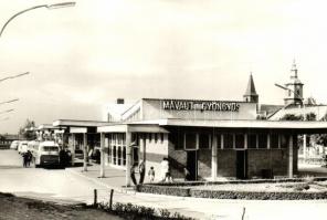 10 db MODERN megíratlan magyar autóbusz motívumos képeslap / 10 MODERN unused Hungarian autobus moti...