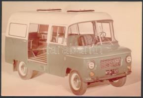 3 db autókat ábrázoló képeslap, 10x15 cm