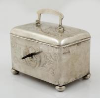 Ezüst (Ag.) cukortartó doboz, jelzett, mesterjeggyel (F.B.), gravírozott díszítéssel, kulccsal, jó á...