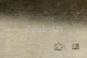 Ezüst (Ag.) cukortartó doboz, jelzett, mesterjeggyel (F.B.), gravírozott díszítéssel, kulccsal, jó á...