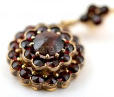 Aranyozott ezüst (Ag) gránát kövekkel díszített fülbevalópár, jelzett, bruttó: 5,5 g