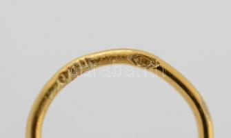 Aranyozott ezüst (Ag) gránát kövekkel díszített fülbevalópár, jelzett, bruttó: 5,5 g