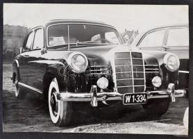 cca 1950 2 db autós fotó: Mercedes Ponton + Chevrolet, kartonra ragasztva, különböző méretben