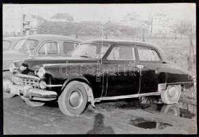 cca 1950 2 db autós fotó: Mercedes Ponton + Chevrolet, kartonra ragasztva, különböző méretben