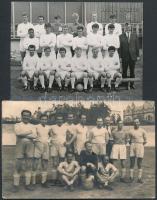 2 db futballcsapatokat ábrázoló fotó, egyik(Leeds) hátoldalon feliratozva, csapattagok nevének felsorolásával, 9x12 és 9x14 cm