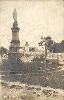 Gelle, Holice; tér, szobor / square, statue, photo (EK)