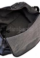 Nagyméretű műbőr táska, lakattal, vállpánttal, jó állapotban. 50x25x20 cm