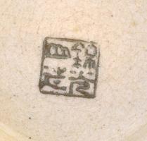 Kínai porcelán váza, kézzel festett, jelzett, apró kopásnyomokkal, m: 12,5 cm