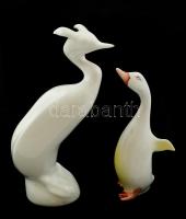 2 db figurális porcelán: Hollóházi liba, kézzel festett, jelzett, kis kopásnyomokkal, m: 18 cm + Royal Dux búbos vöcsök, fehérmázas, jelzett, nagyon apró lepattanással, m: 22,5 cm