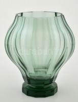 Dekoratív formába fújt váza, anyagában színezett, apró csorbával, jelzés nélkül, m:20 cm, d:17 cm